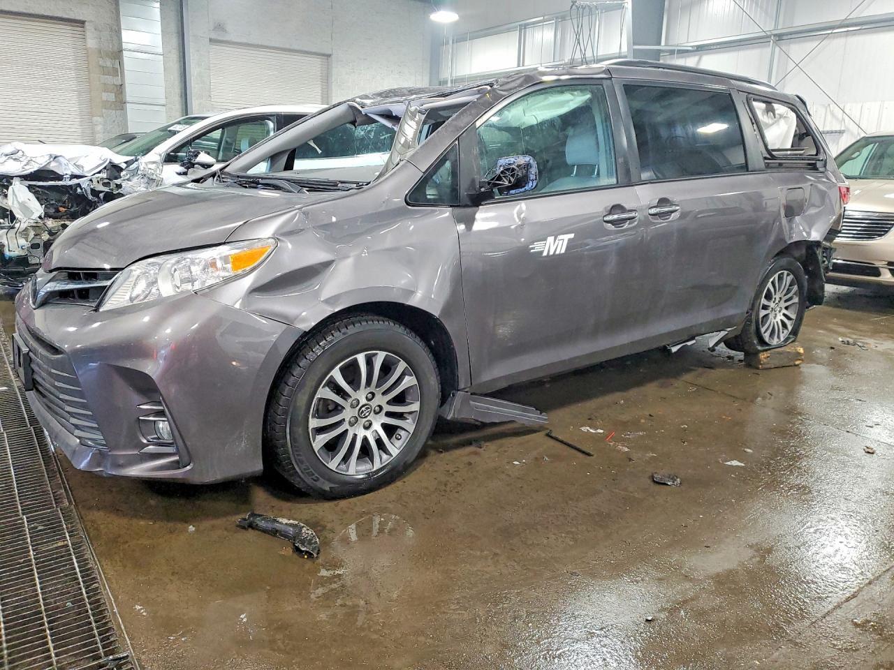 2019 TOYOTA SIENNA