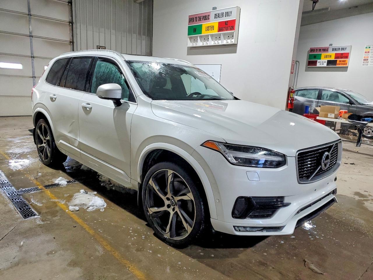 2017 VOLVO XC90