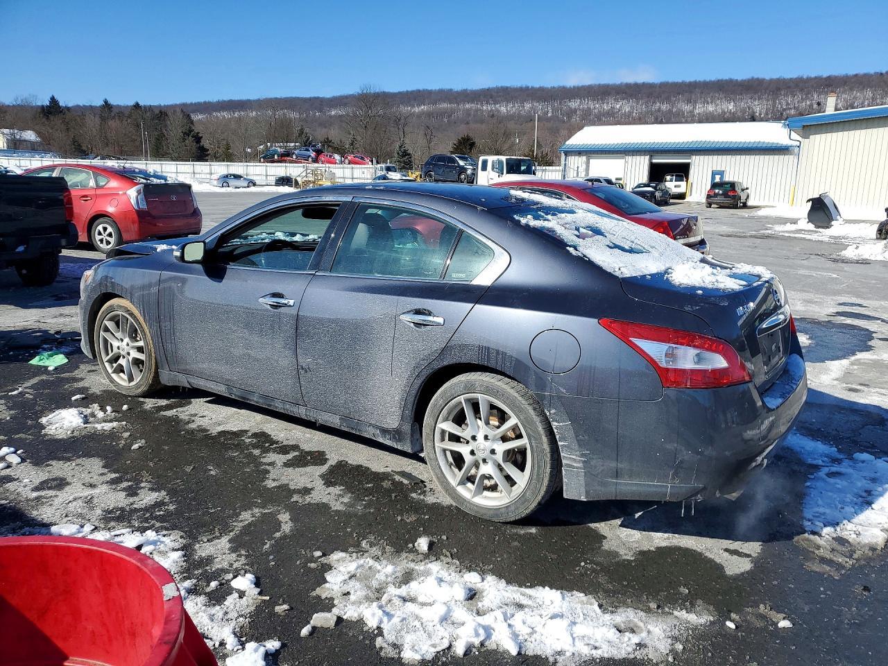 2010 NISSAN Maxima