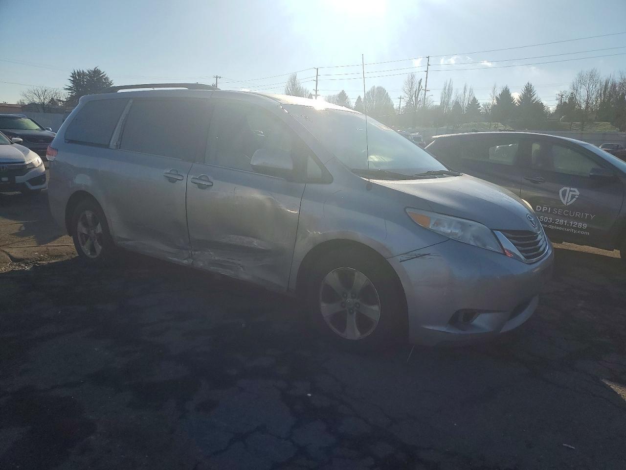 2012 TOYOTA SIENNA