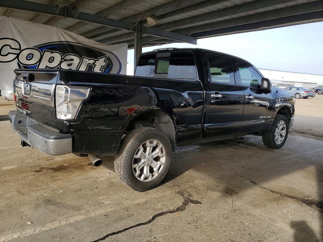 2016 NISSAN Titan
