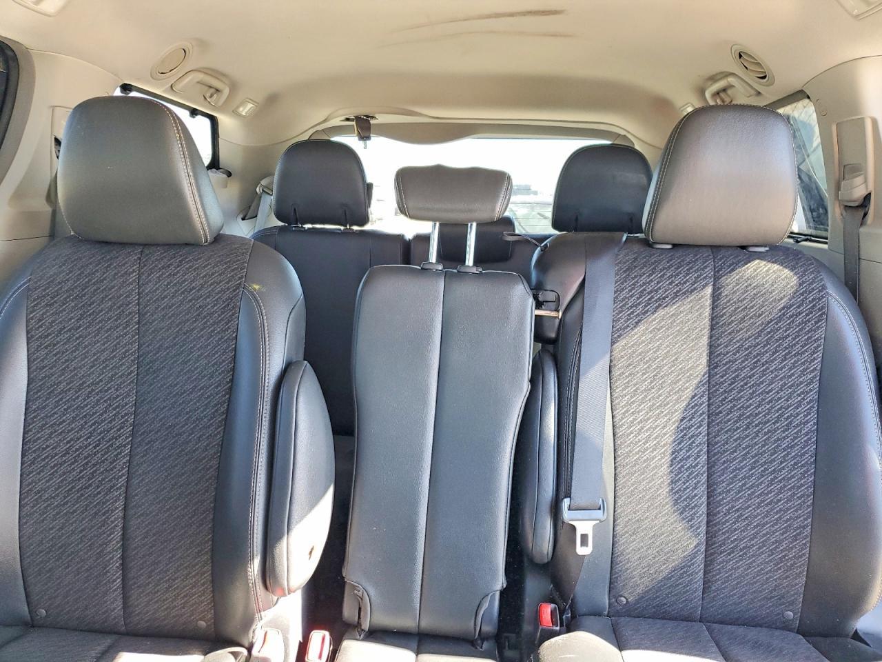 2011 TOYOTA SIENNA