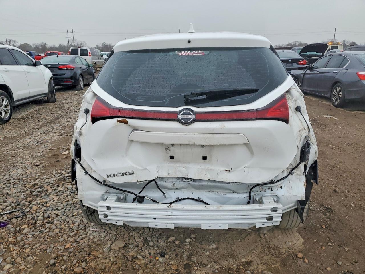 2022 NISSAN KICKS