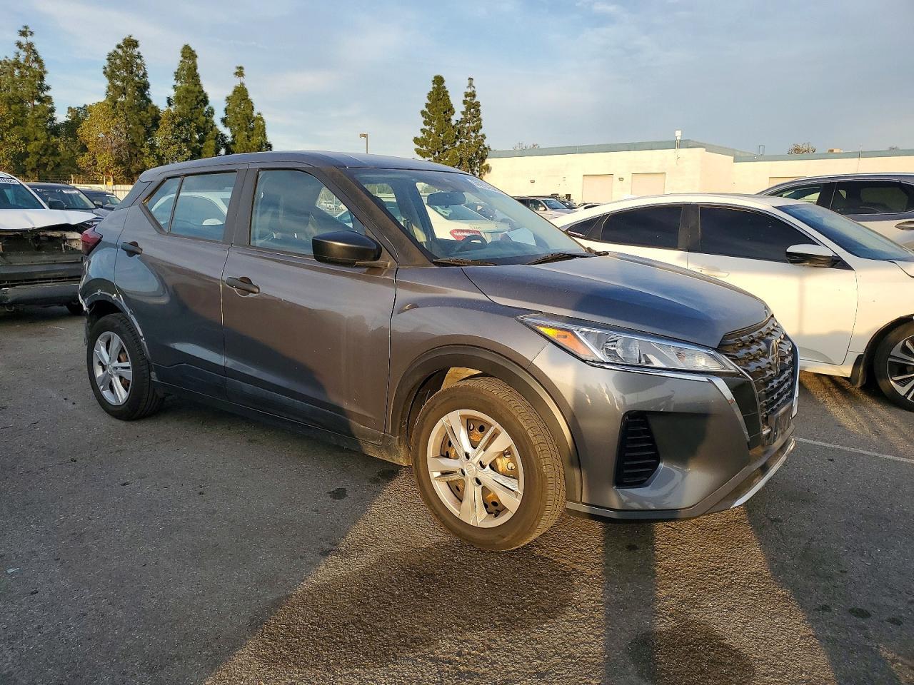 2021 NISSAN KICKS