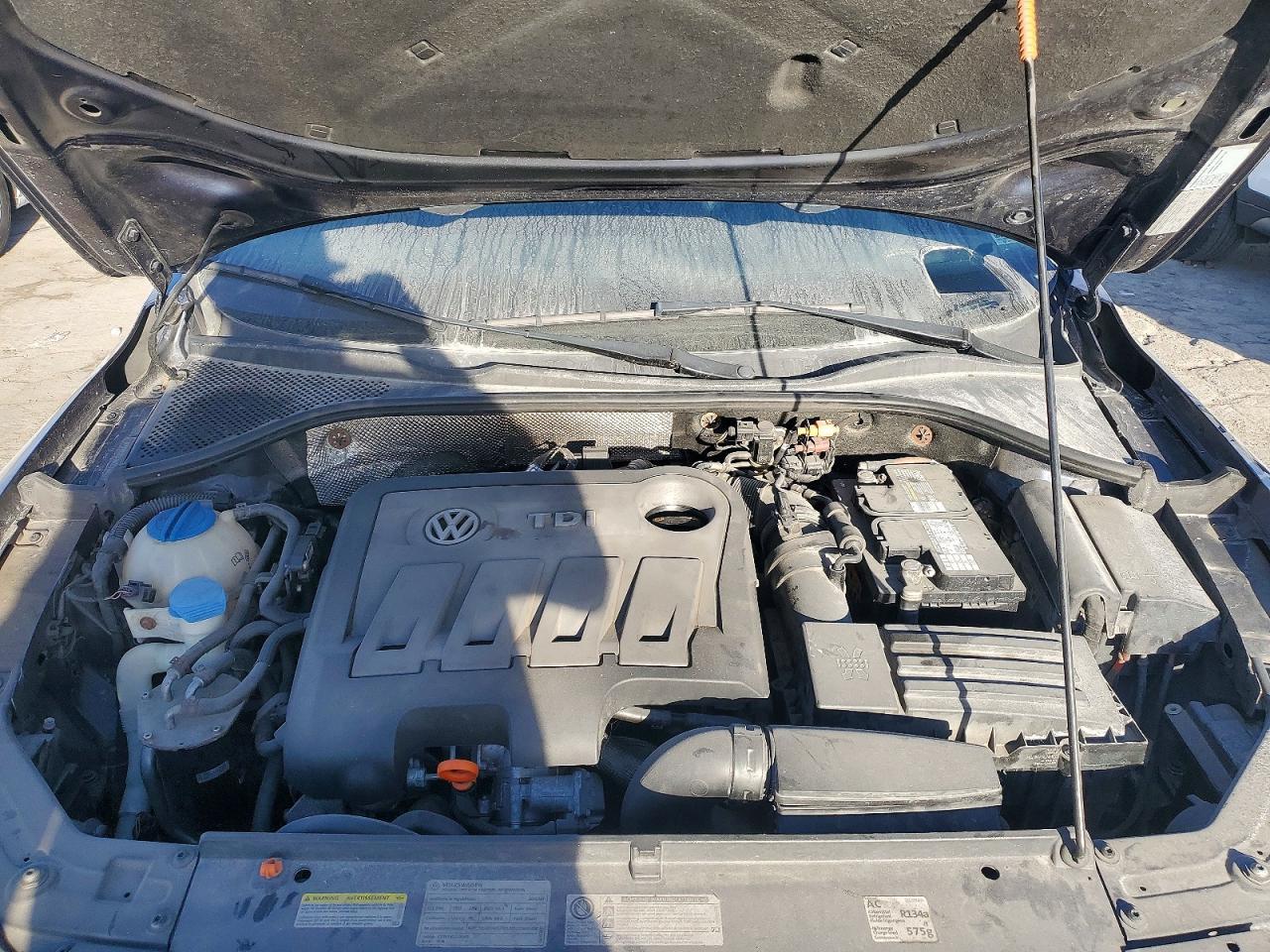 2012 VOLKSWAGEN Passat