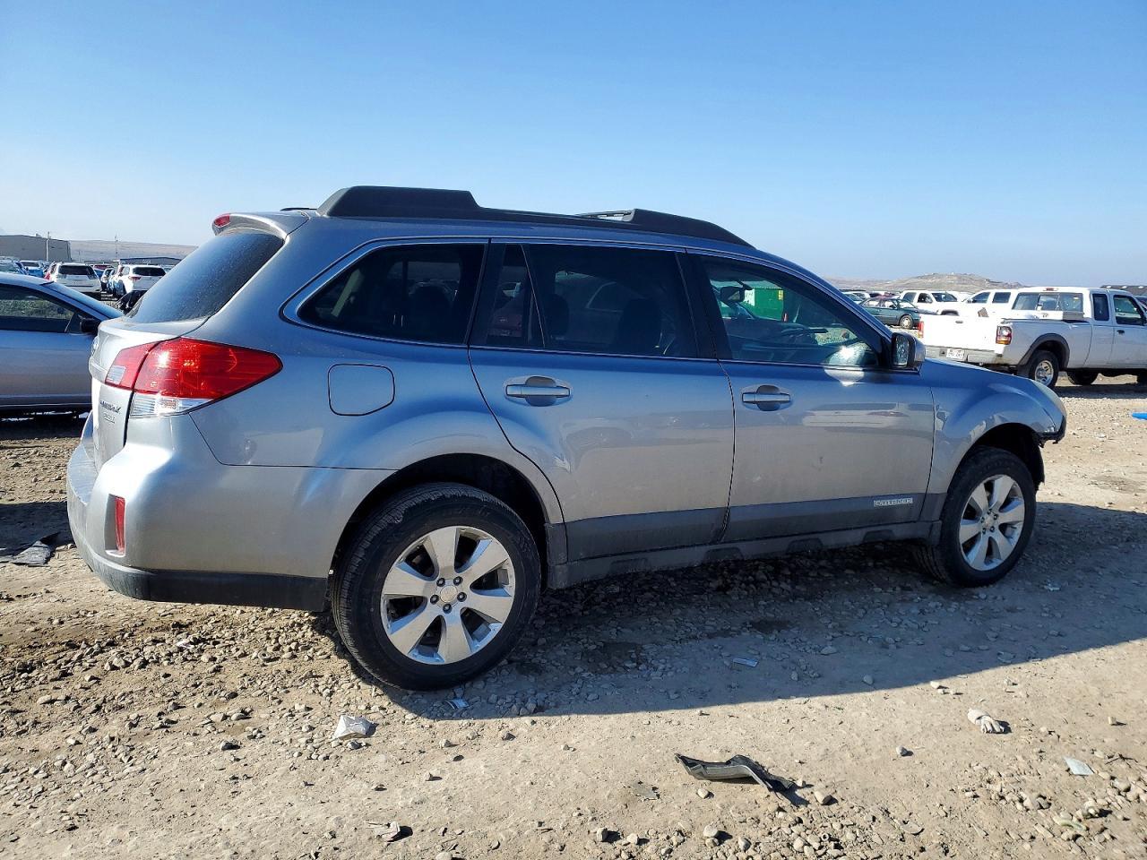2010 SUBARU Outback