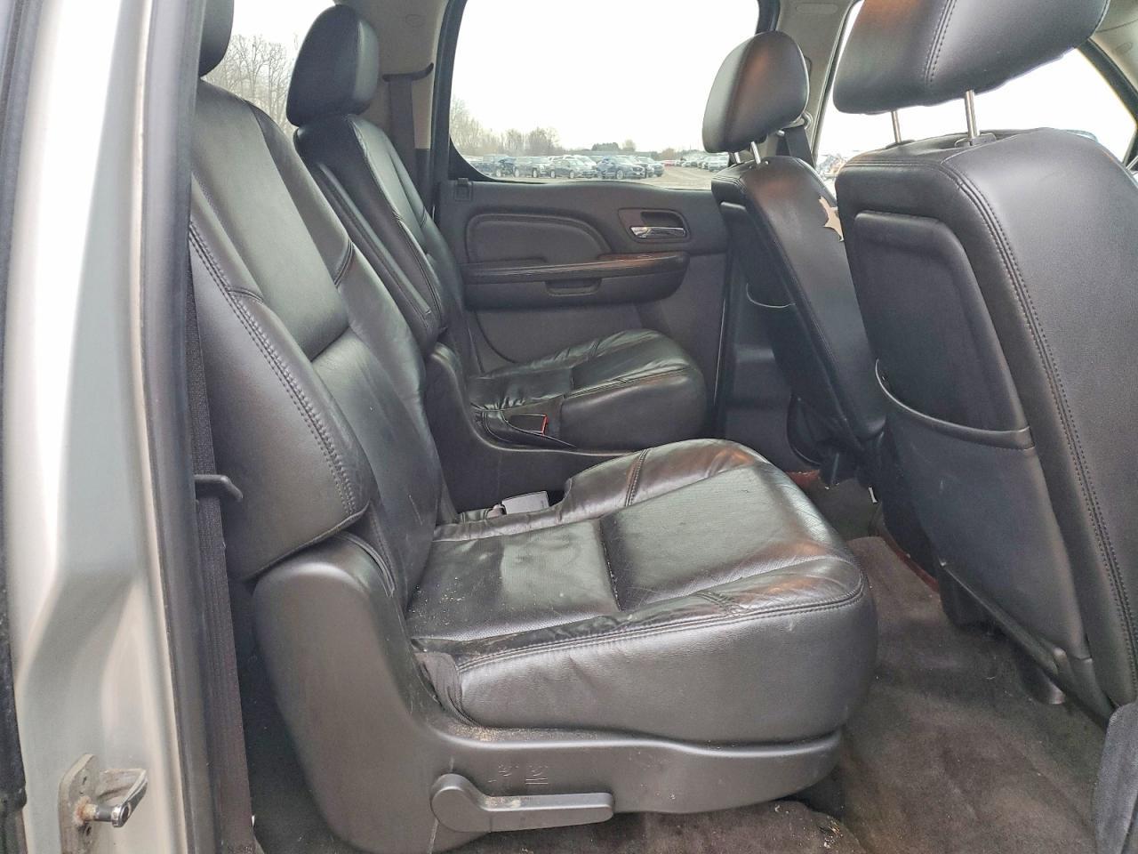 2011 CADILLAC Escalade ESV