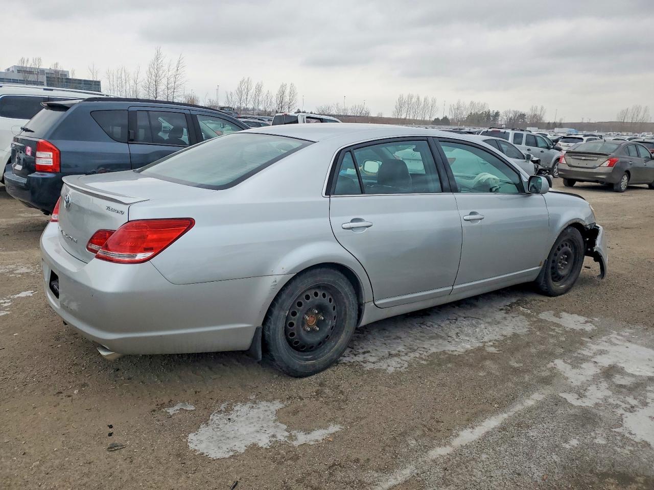 2005 TOYOTA Avalon