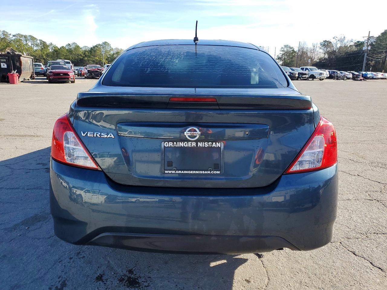 2017 NISSAN VERSA