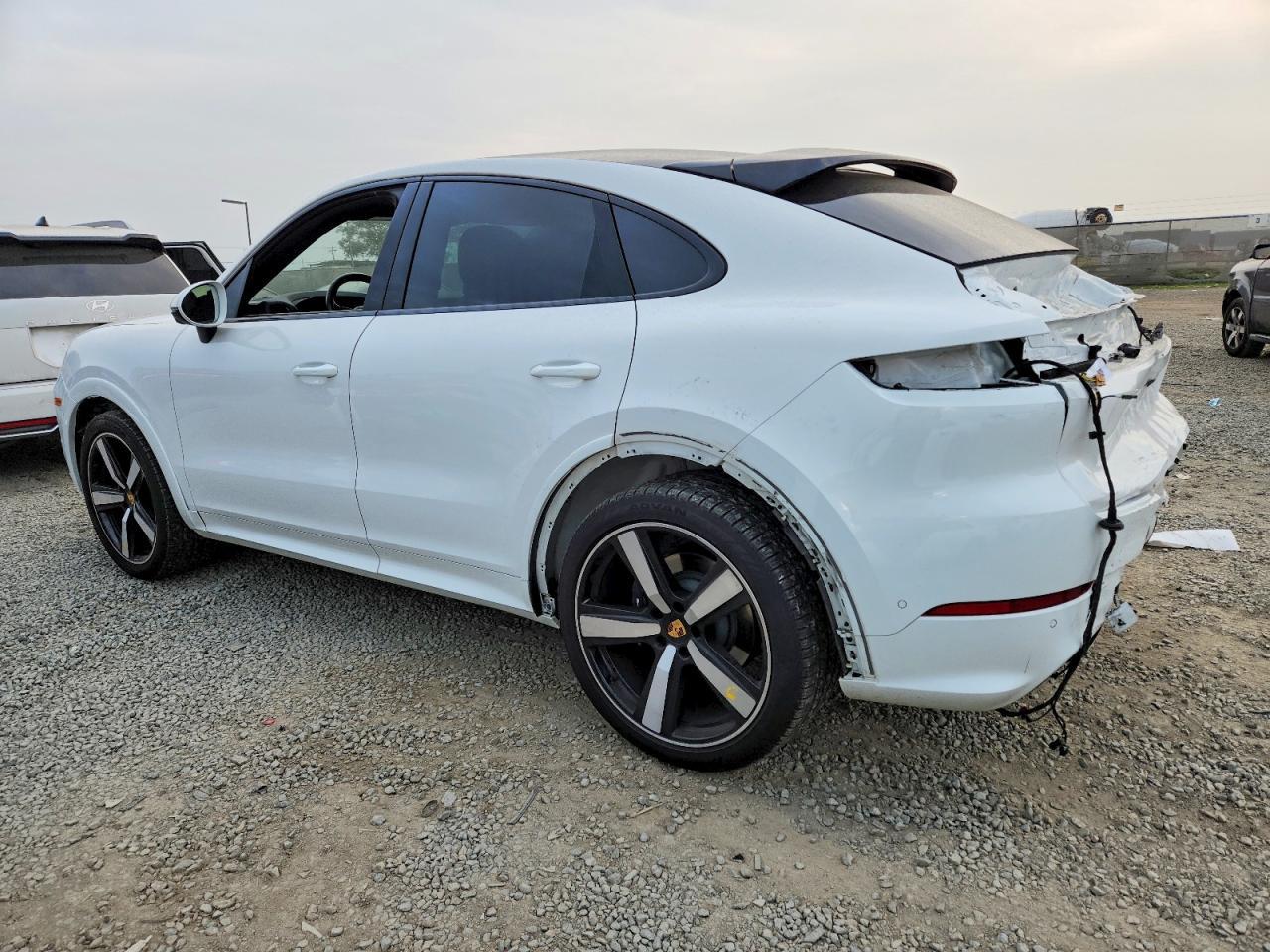 2024 PORSCHE CAYENNE