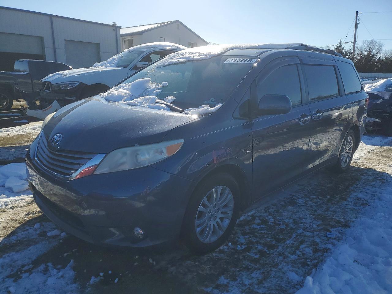 2017 TOYOTA SIENNA