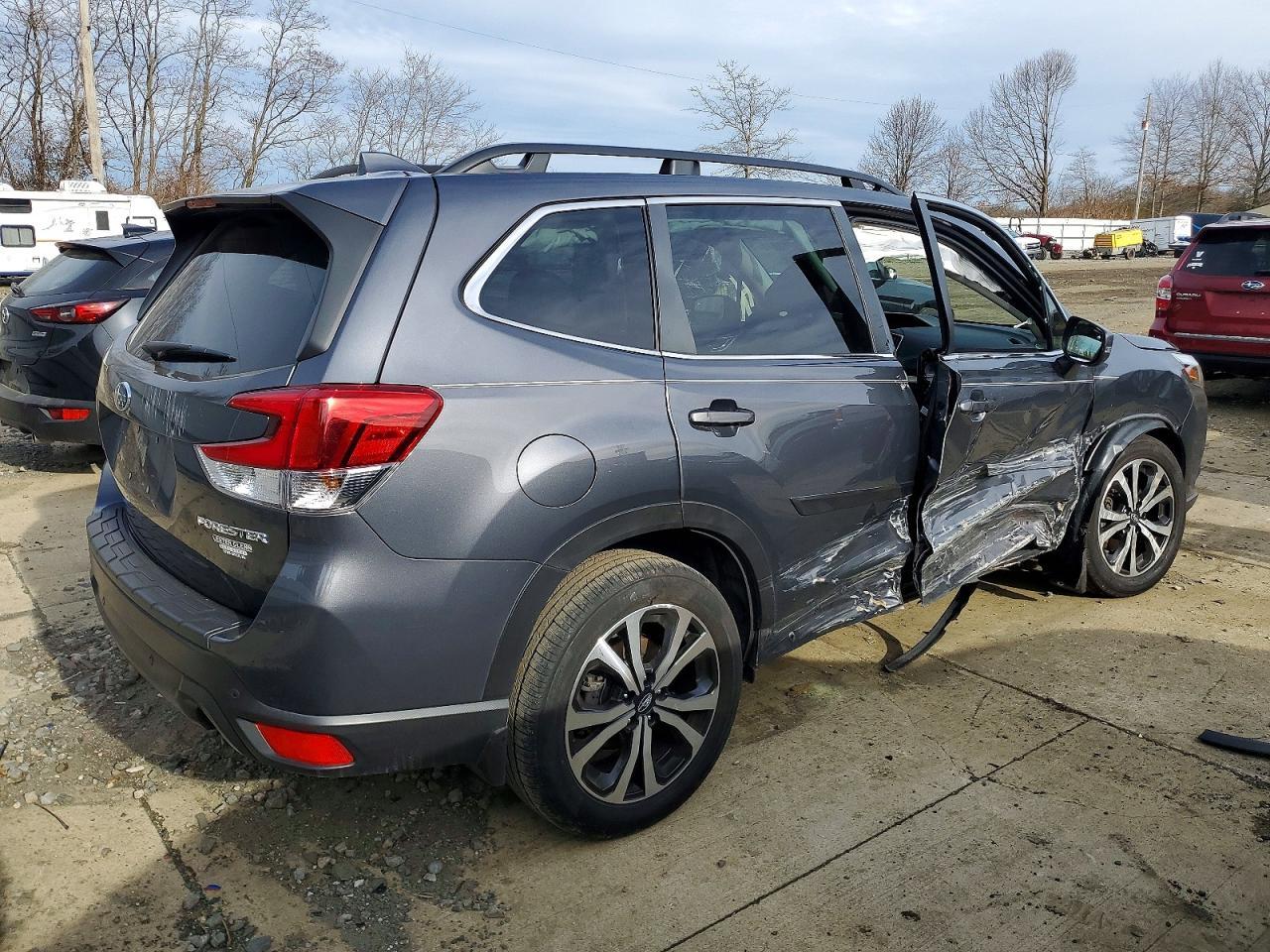 2022 SUBARU FORESTER