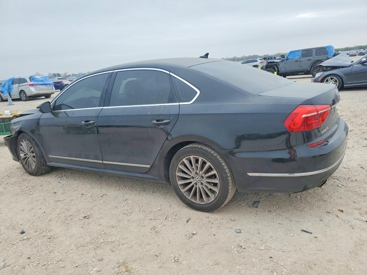2016 VOLKSWAGEN Passat