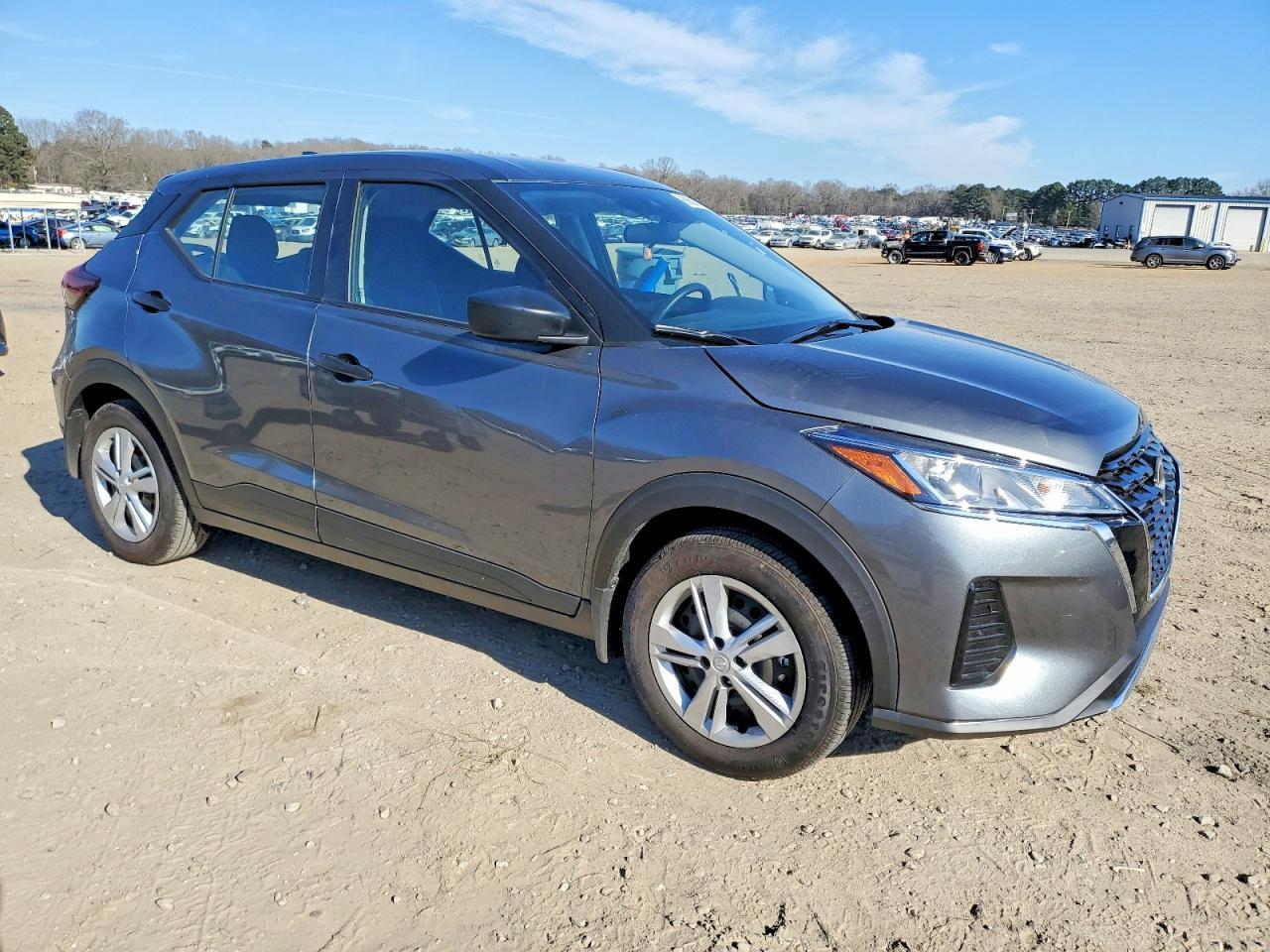 2025 NISSAN KICKS