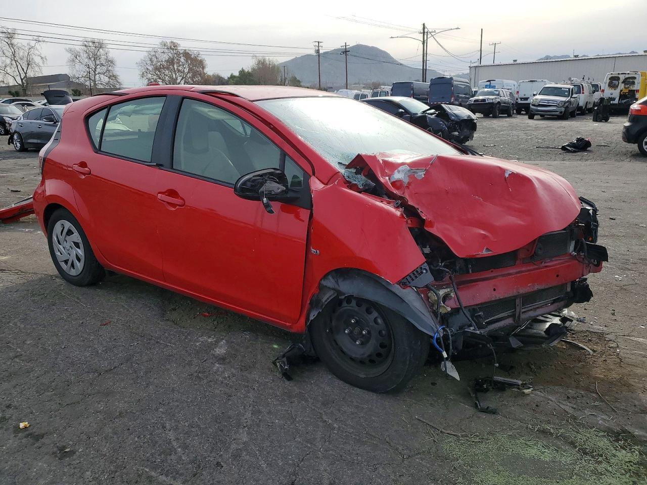 2016 TOYOTA Prius c