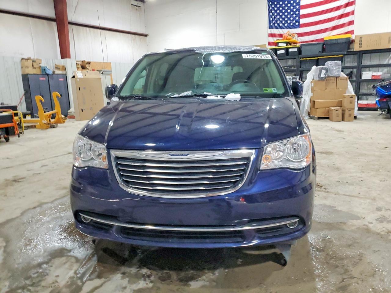 2016 CHRYSLER Town & Country
