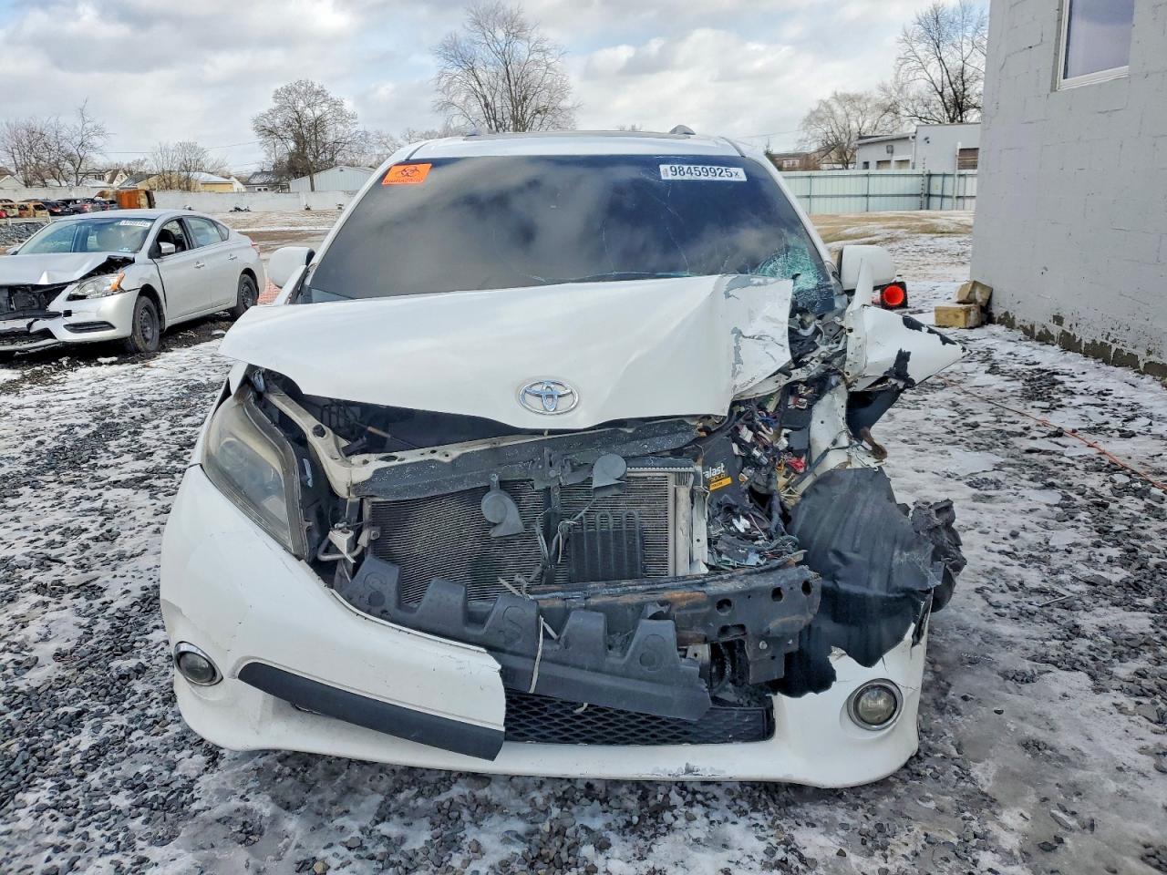 2015 TOYOTA SIENNA