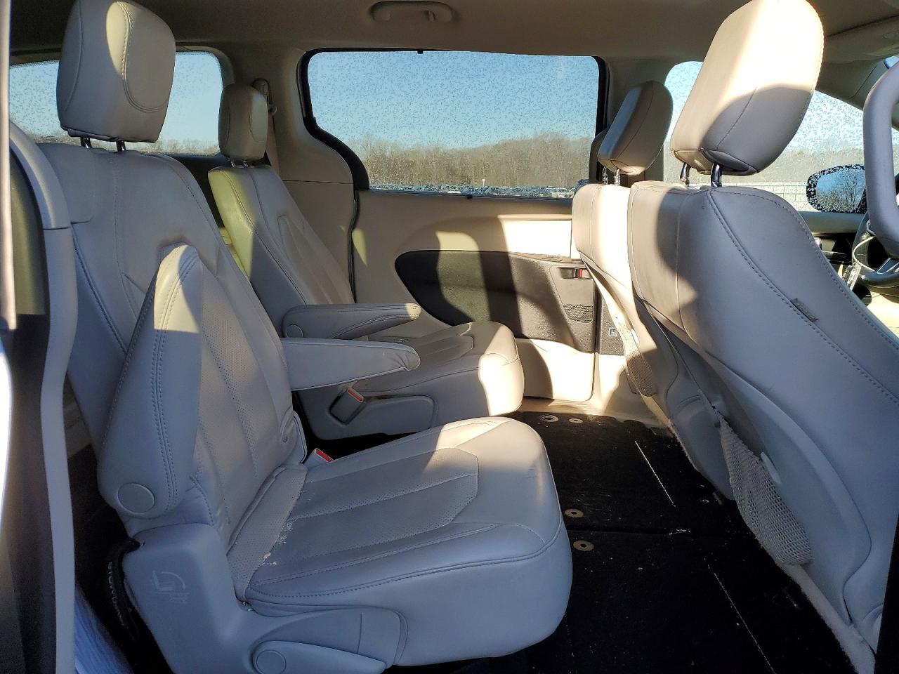 2021 CHRYSLER Voyager