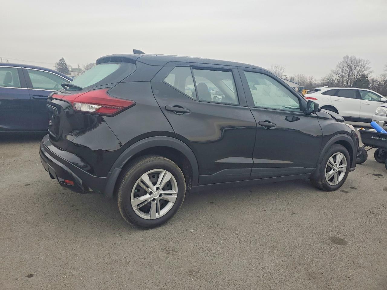 2024 NISSAN KICKS