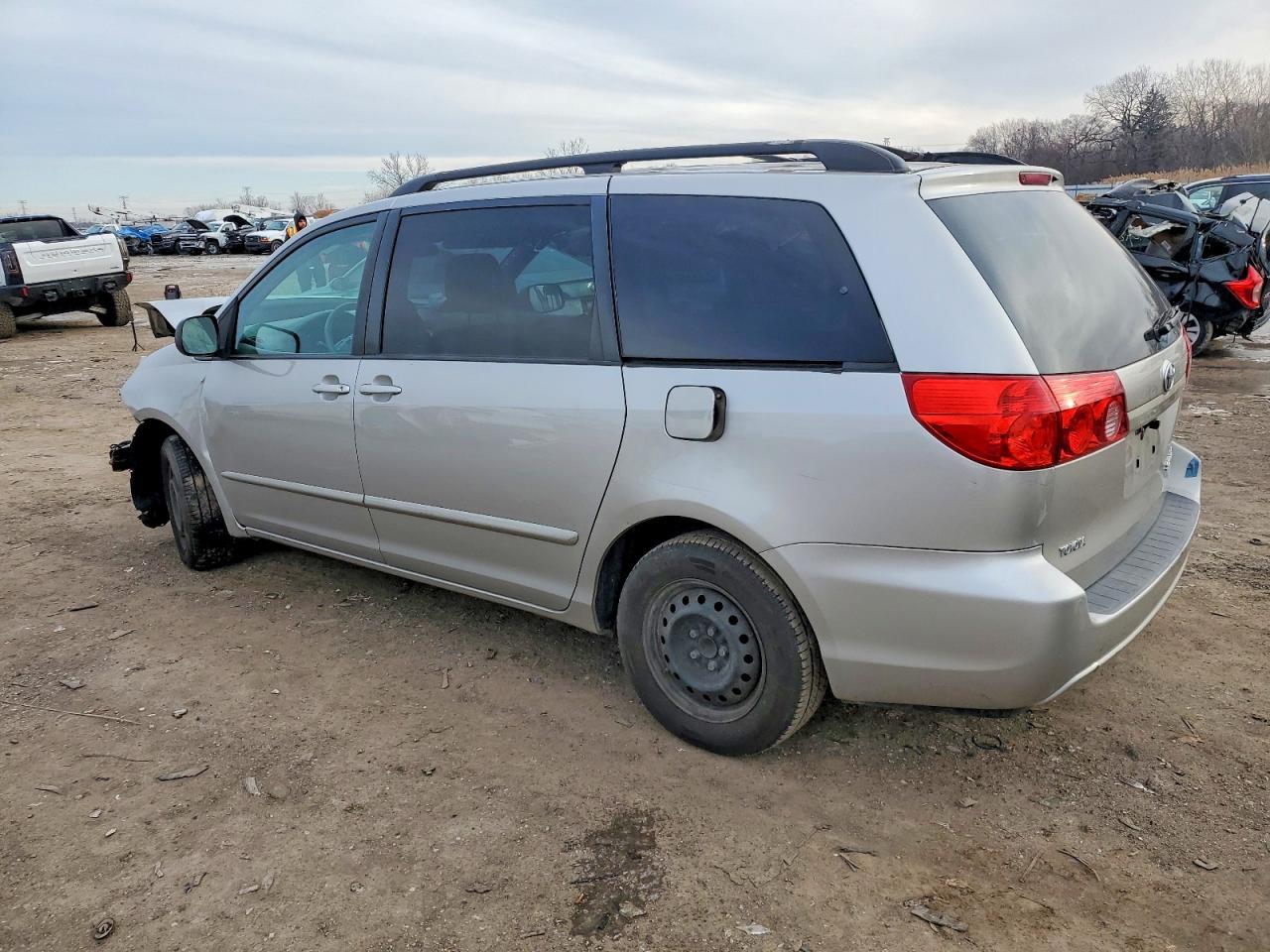 2010 TOYOTA SIENNA
