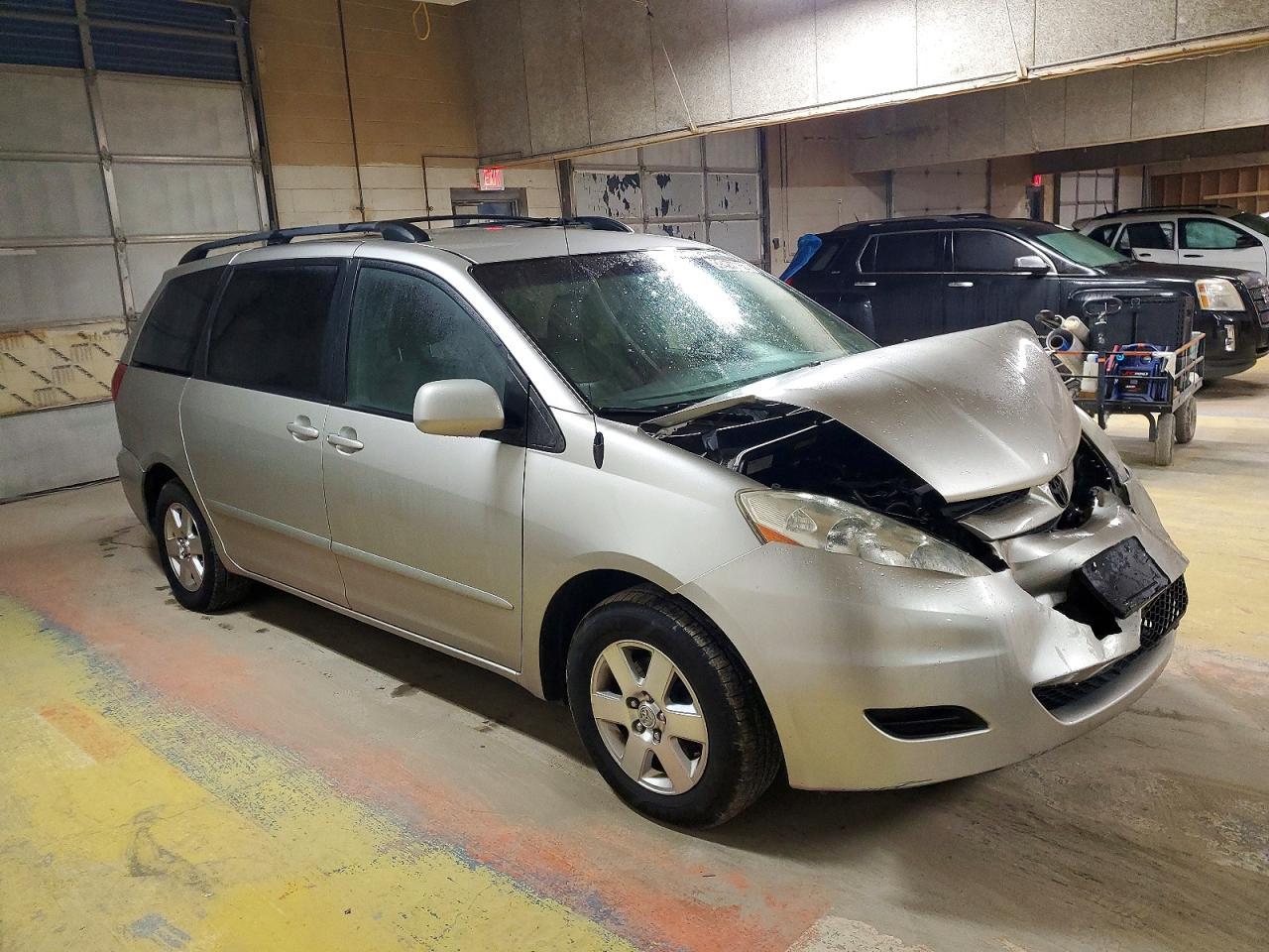 2009 TOYOTA SIENNA