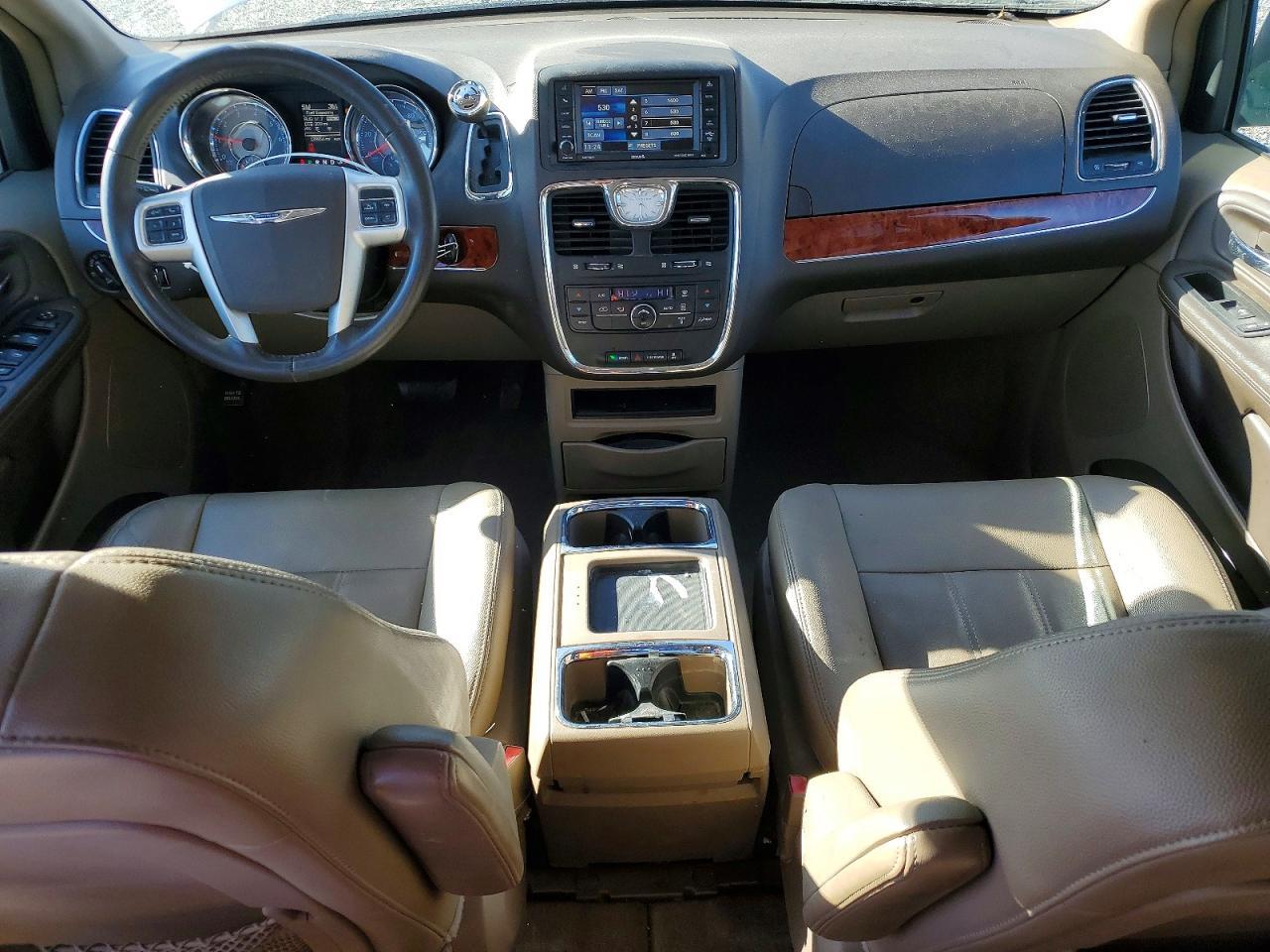 2016 CHRYSLER Town & Country