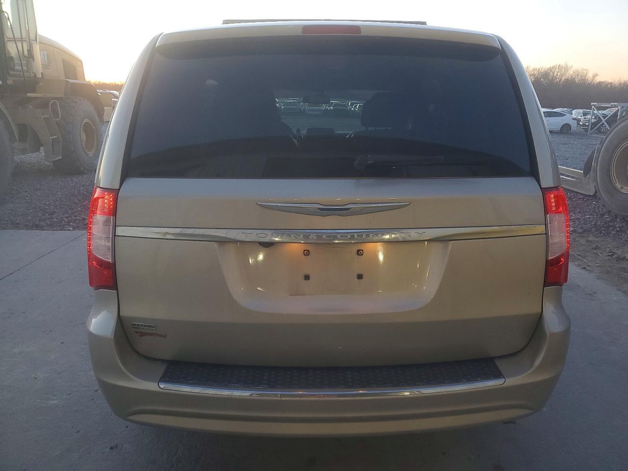 2012 CHRYSLER Town & Country