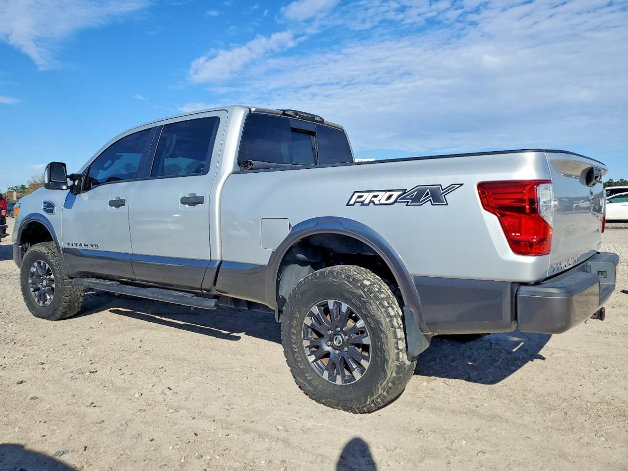 2016 NISSAN Titan