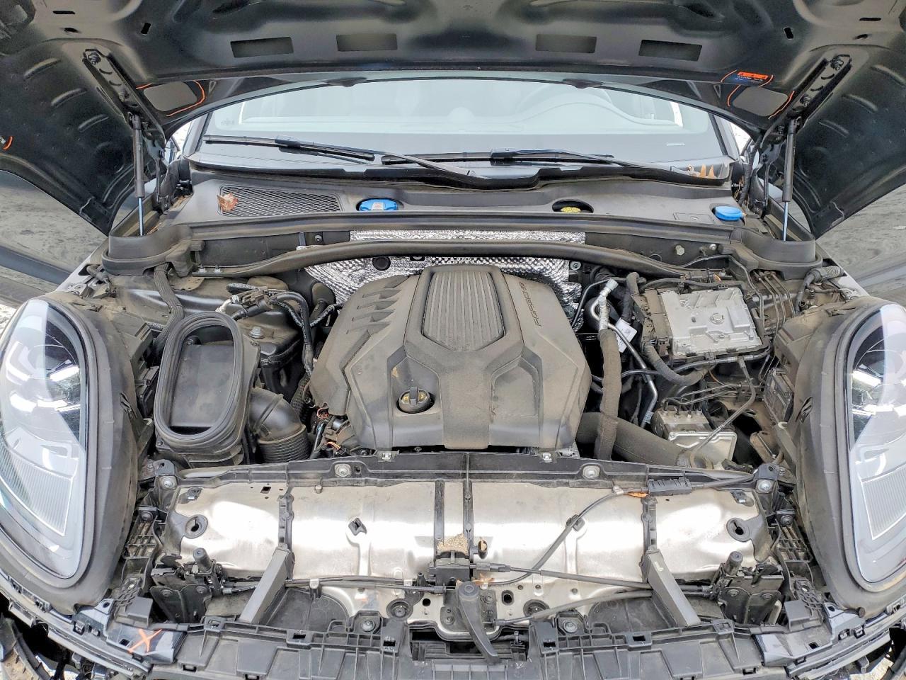 2023 PORSCHE Macan