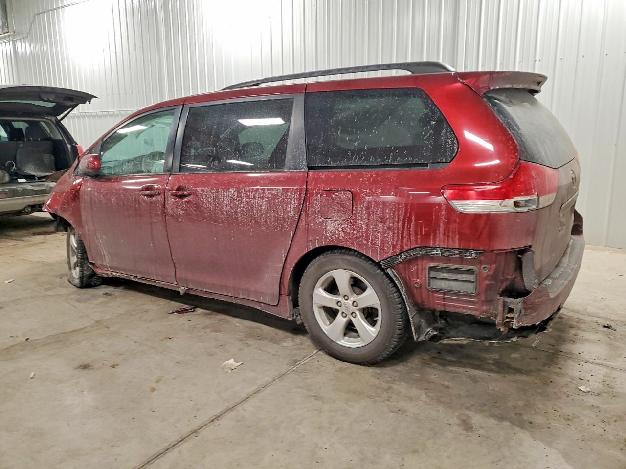 2012 TOYOTA SIENNA