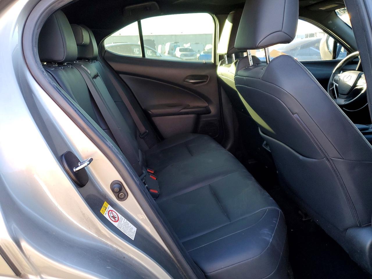 2019 LEXUS UX 200
