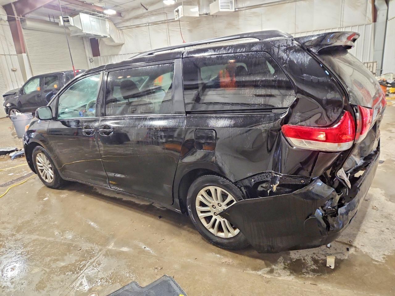 2014 TOYOTA SIENNA