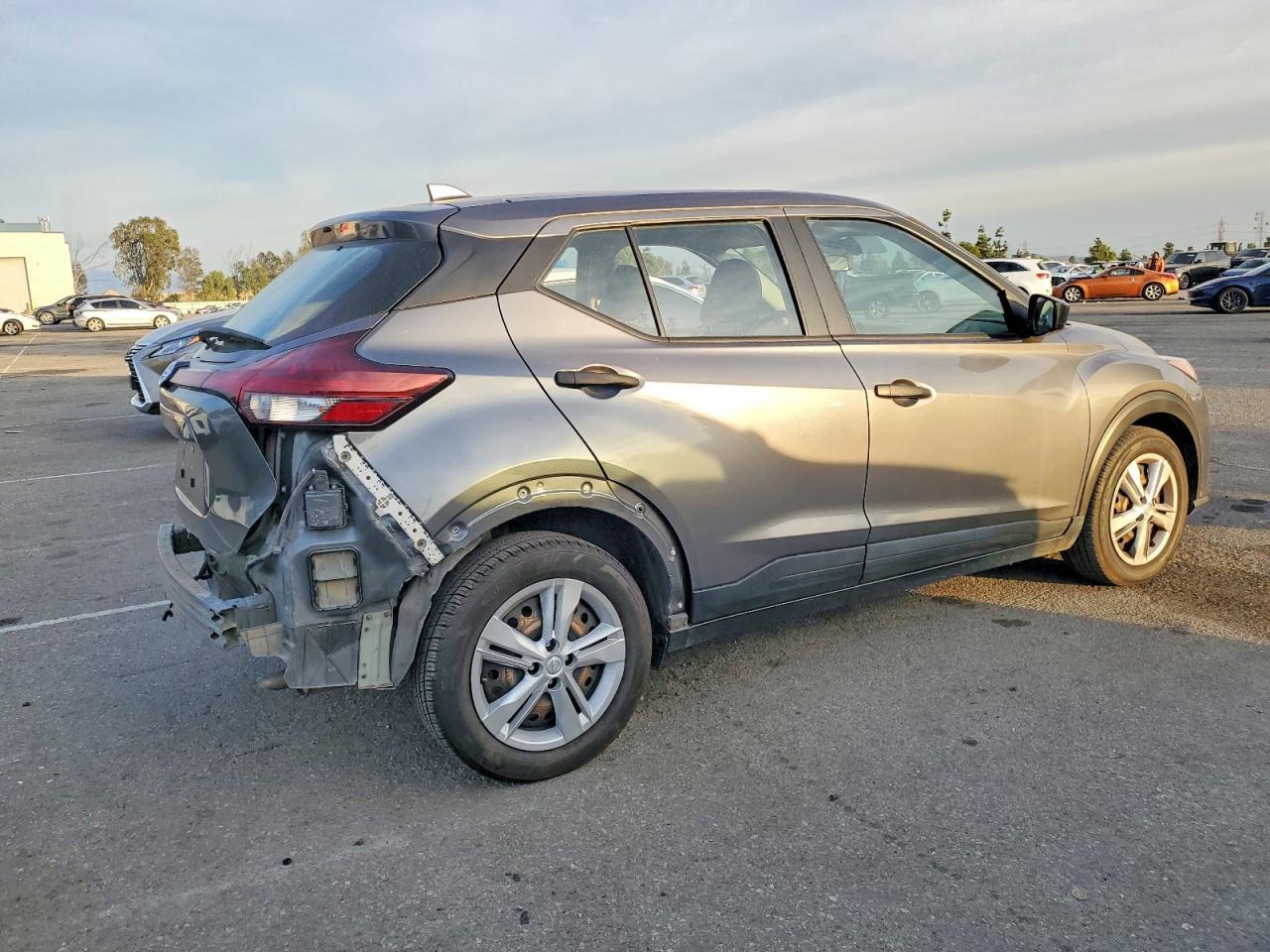 2021 NISSAN KICKS