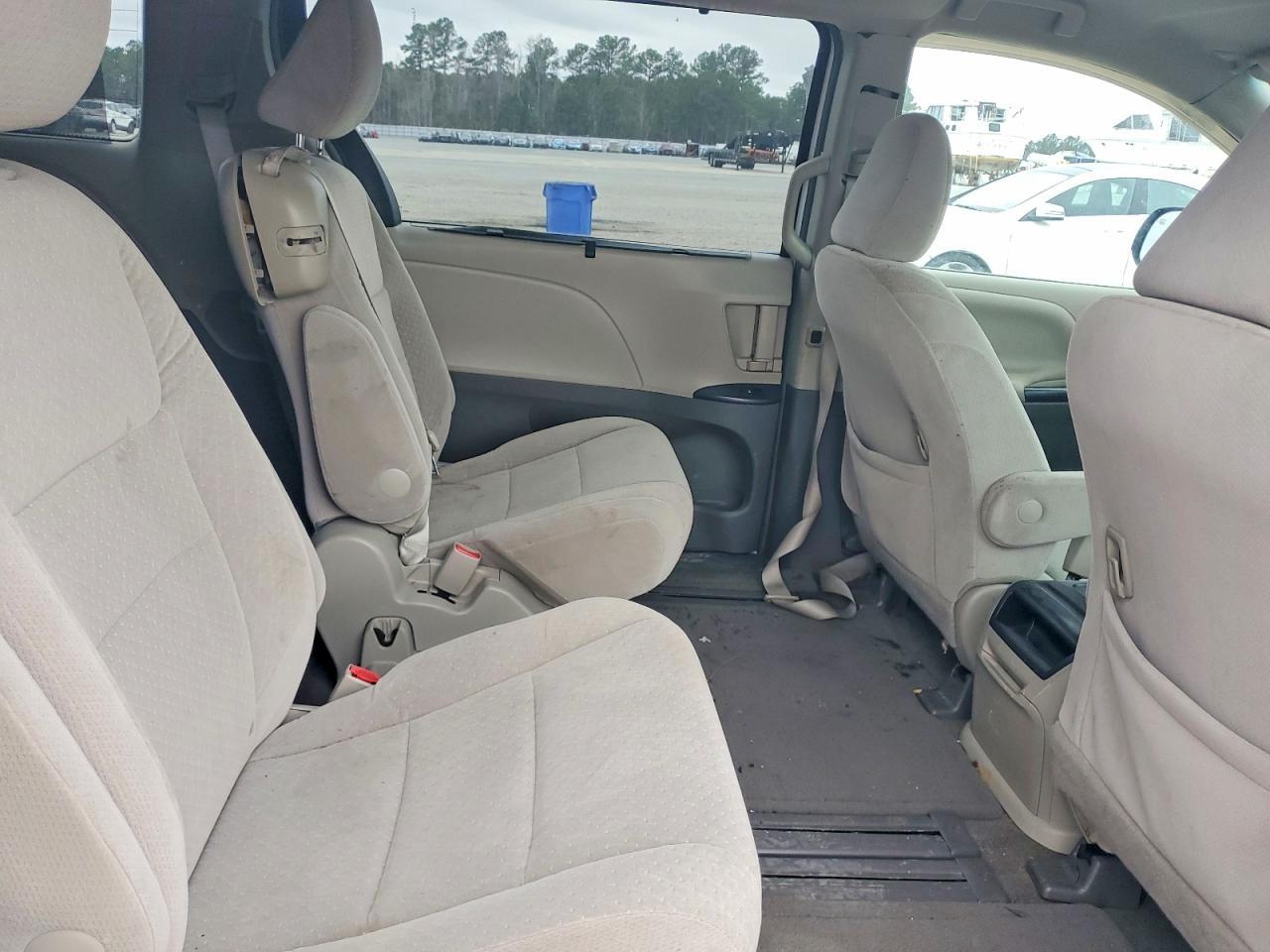 2015 TOYOTA SIENNA