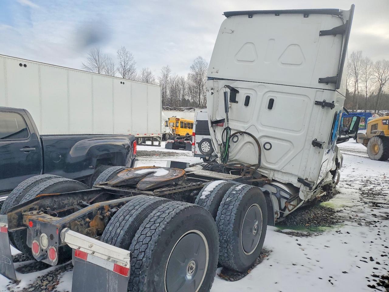 2021 FREIGHTLINER CASCADIA 126