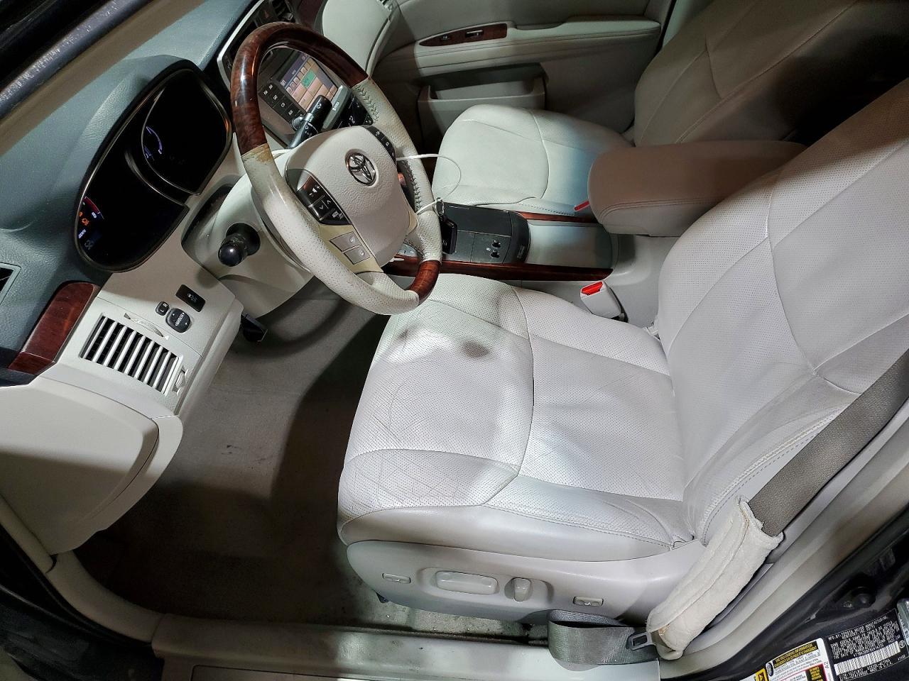 2011 TOYOTA Avalon