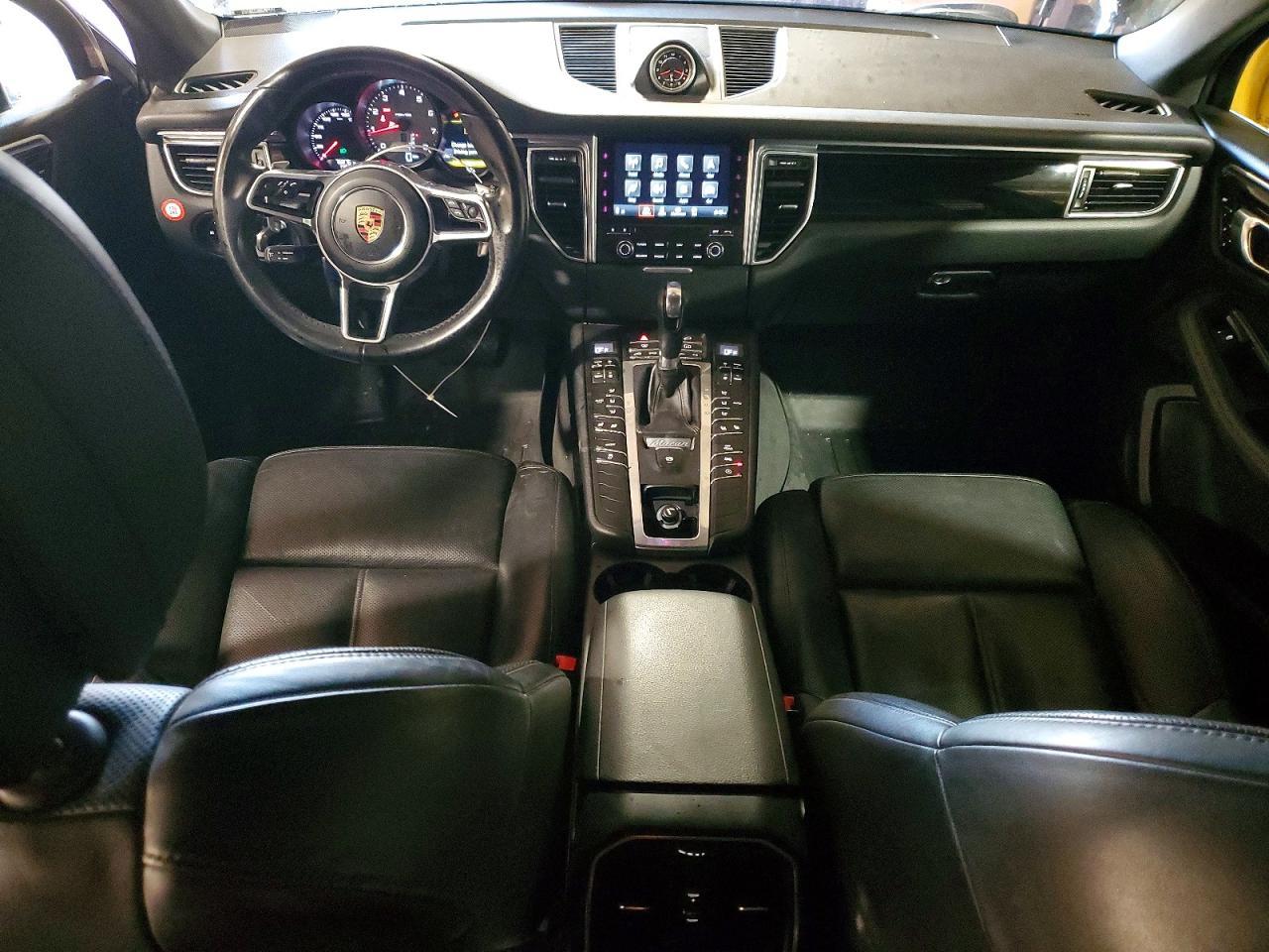 2017 PORSCHE Macan