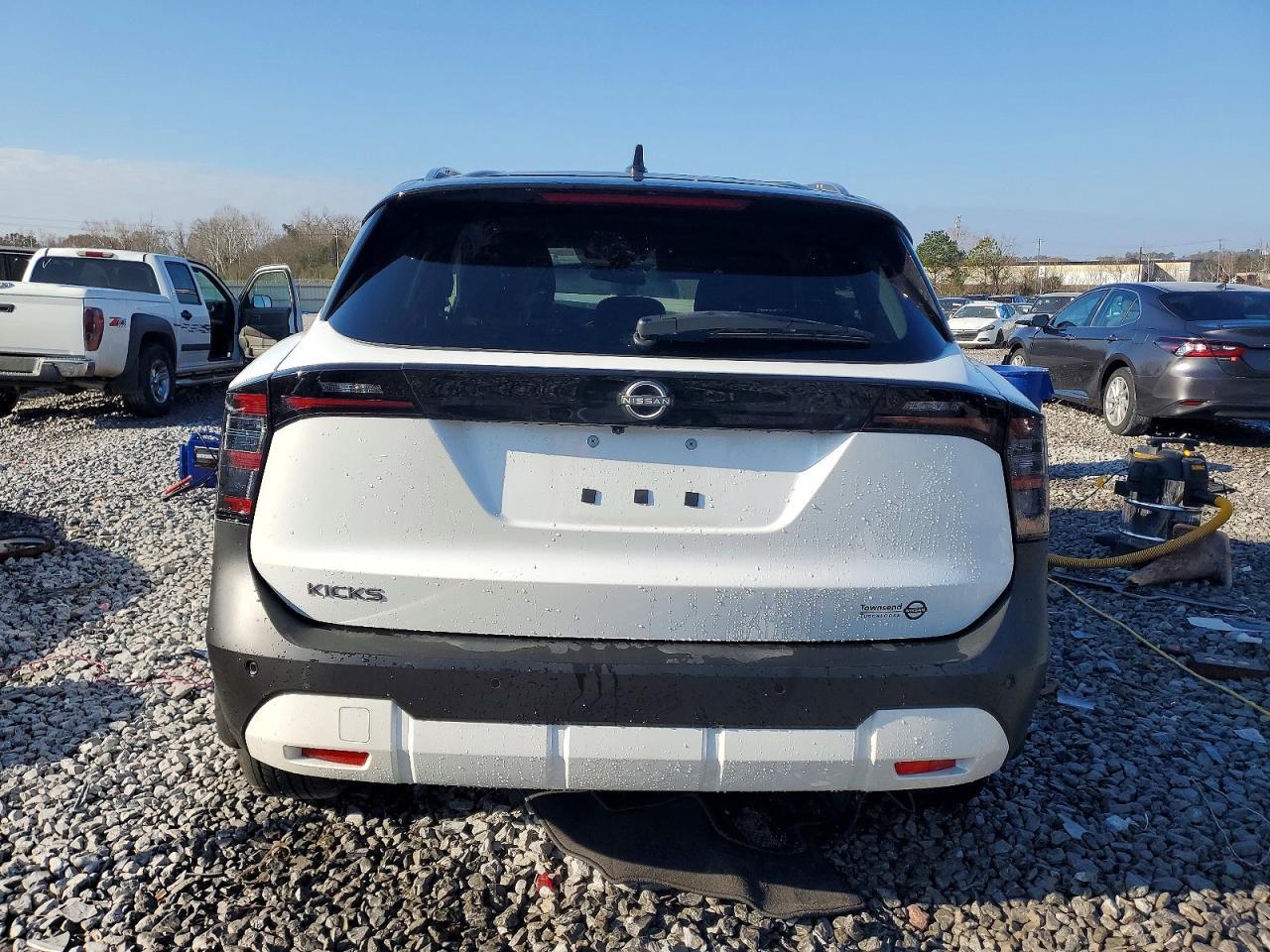2026 NISSAN KICKS