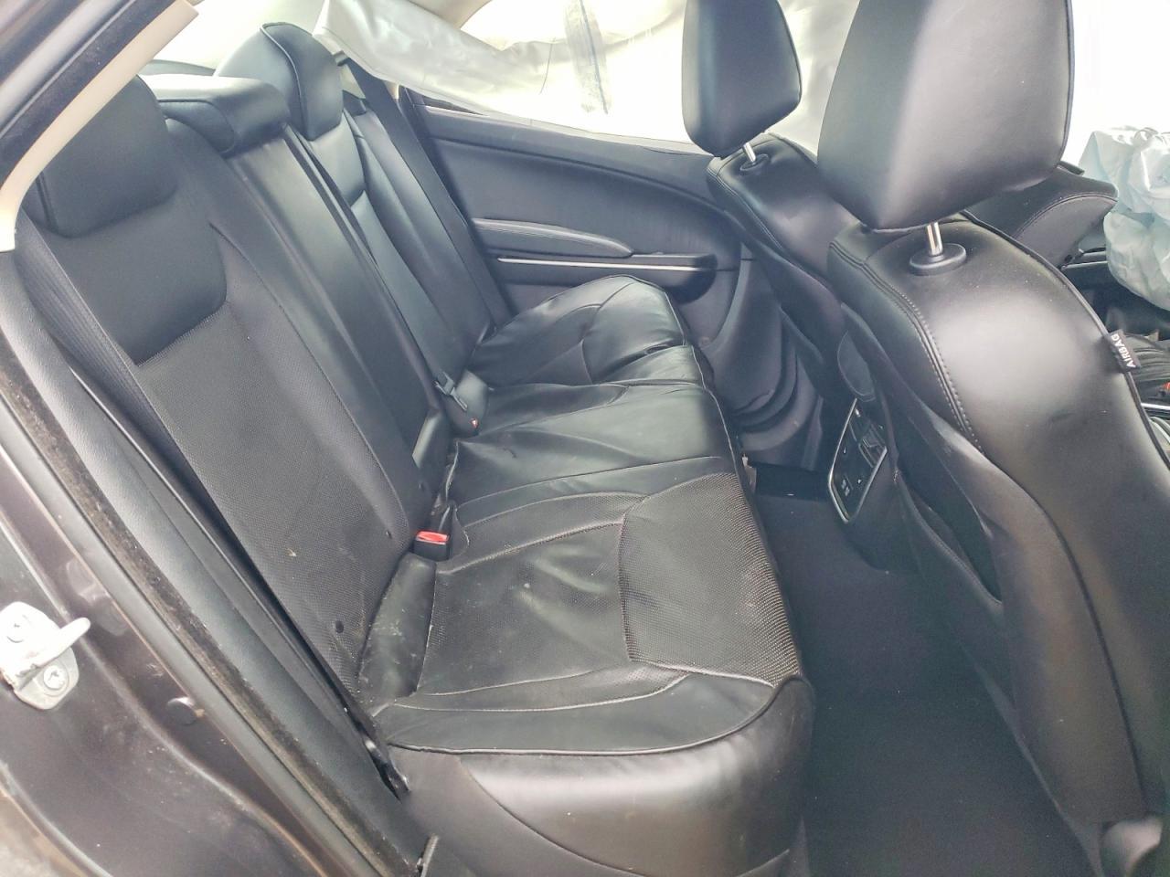 2019 CHRYSLER 300
