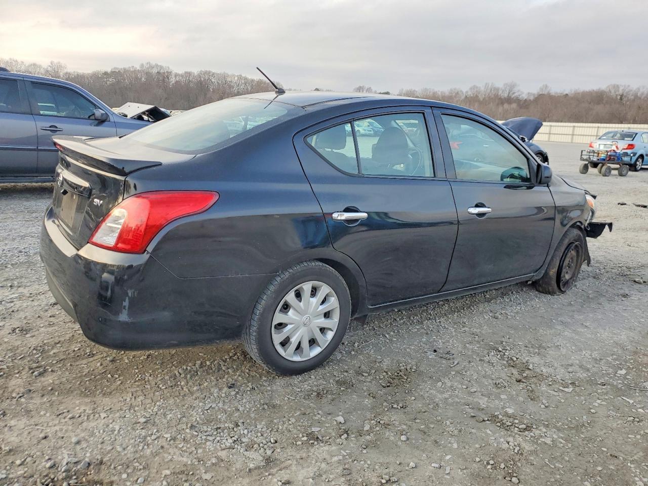 2017 NISSAN VERSA
