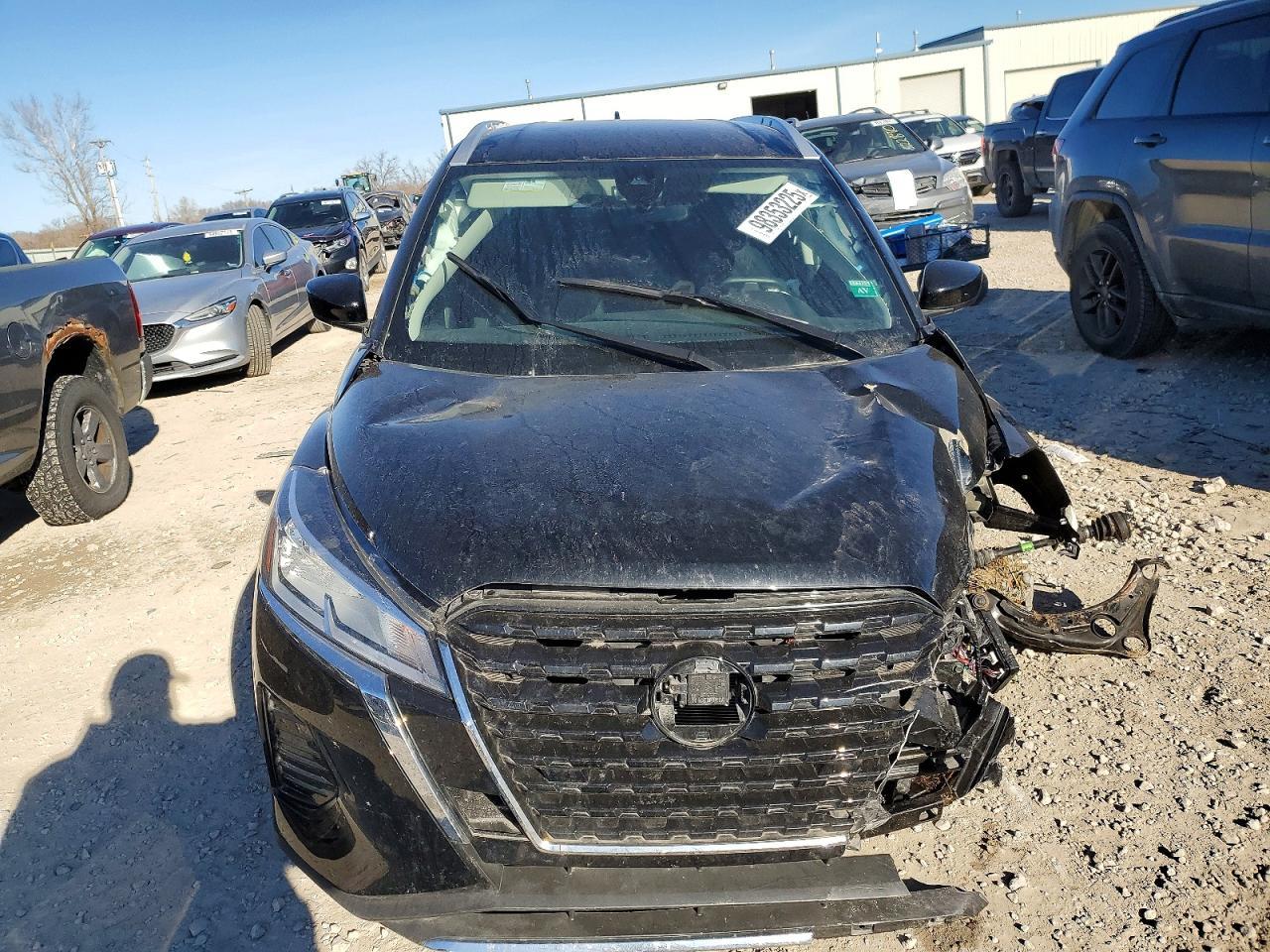 2024 NISSAN KICKS