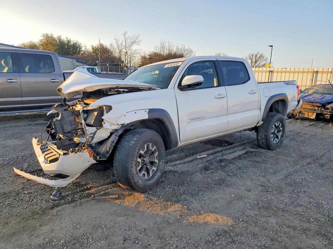 2016 TOYOTA TACOMA