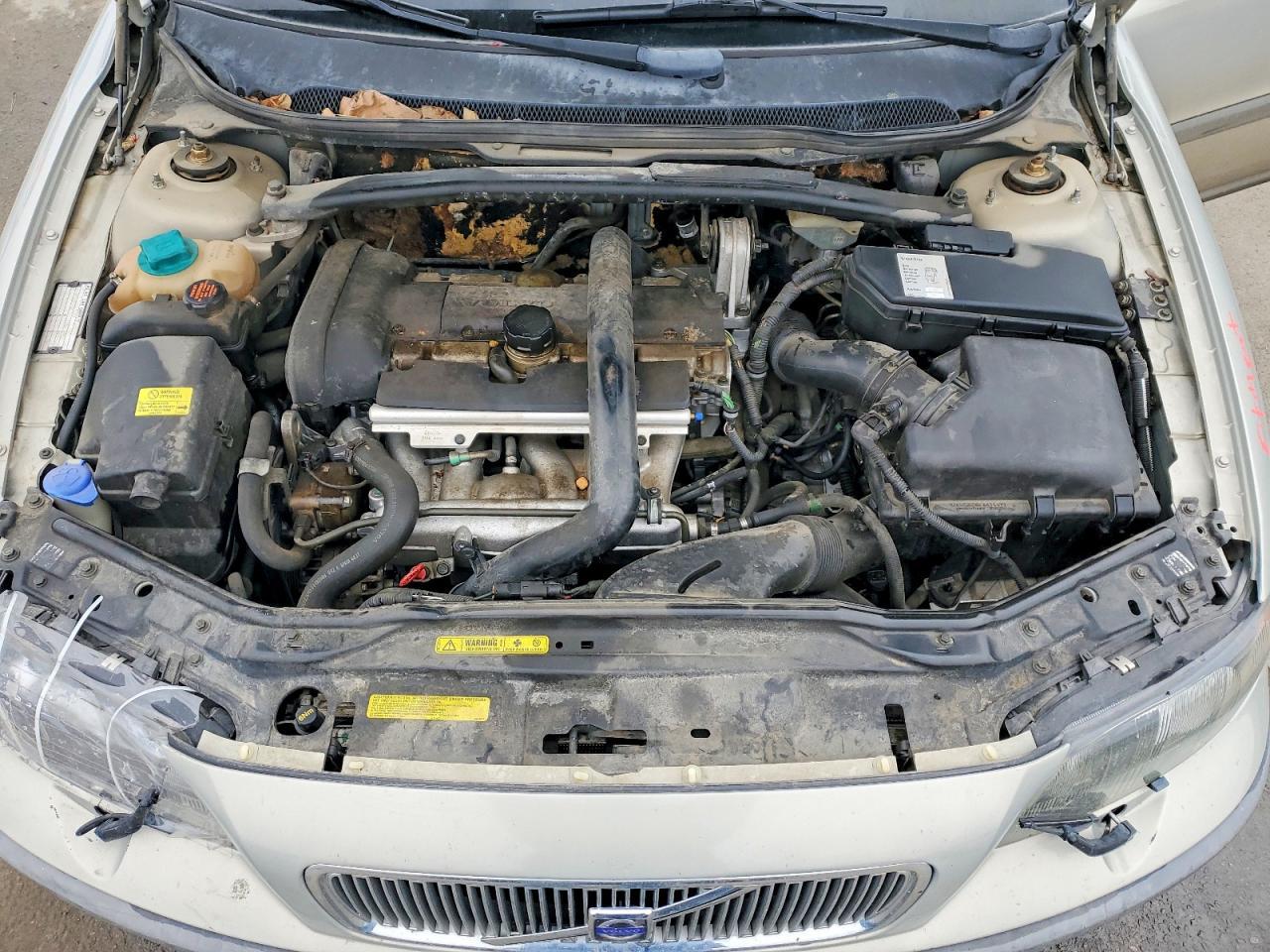 2001 VOLVO V70