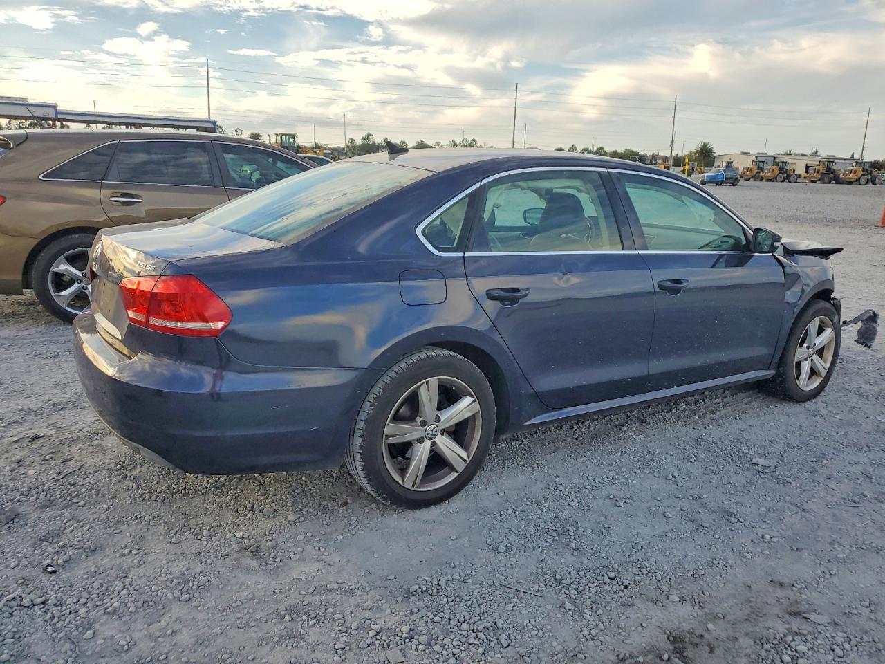 2014 VOLKSWAGEN Passat