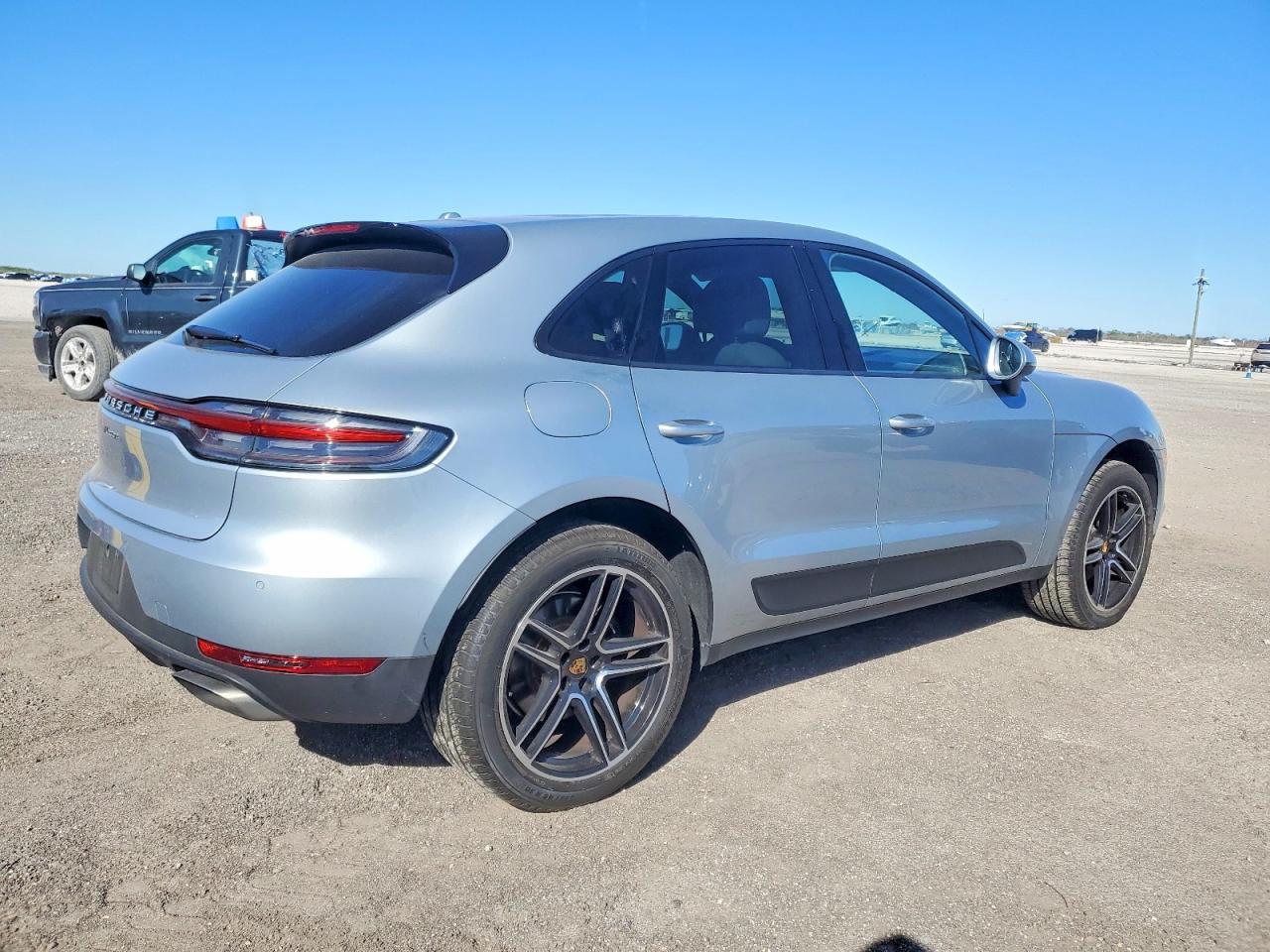 2020 PORSCHE Macan