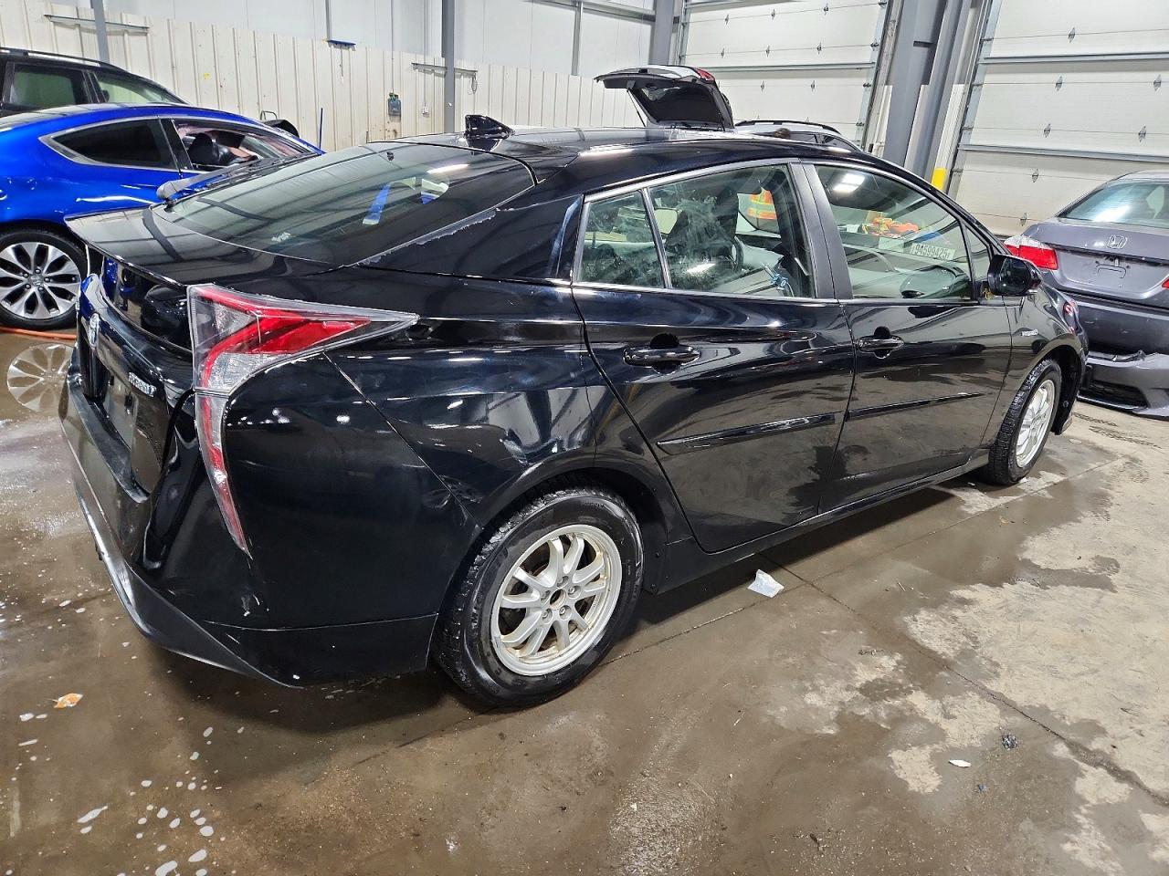 2016 TOYOTA PRIUS
