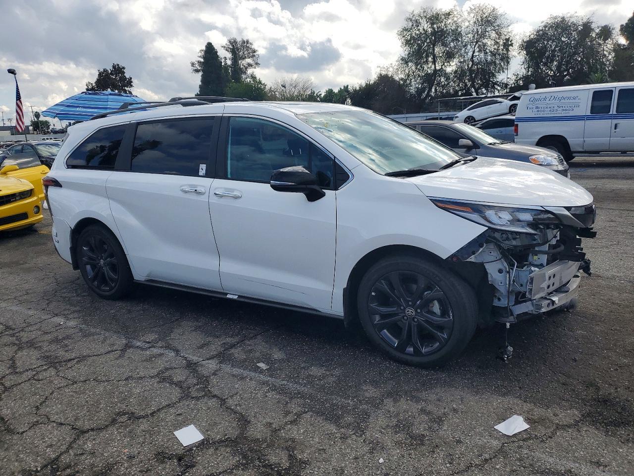 2024 TOYOTA SIENNA