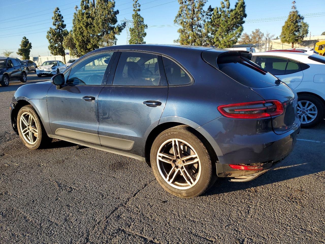 2017 PORSCHE Macan