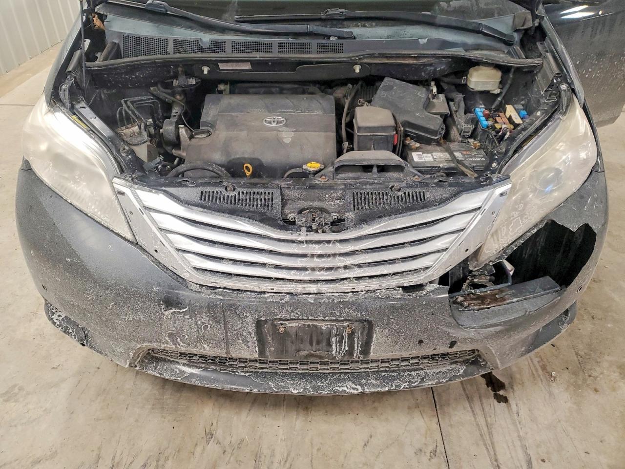 2012 TOYOTA SIENNA