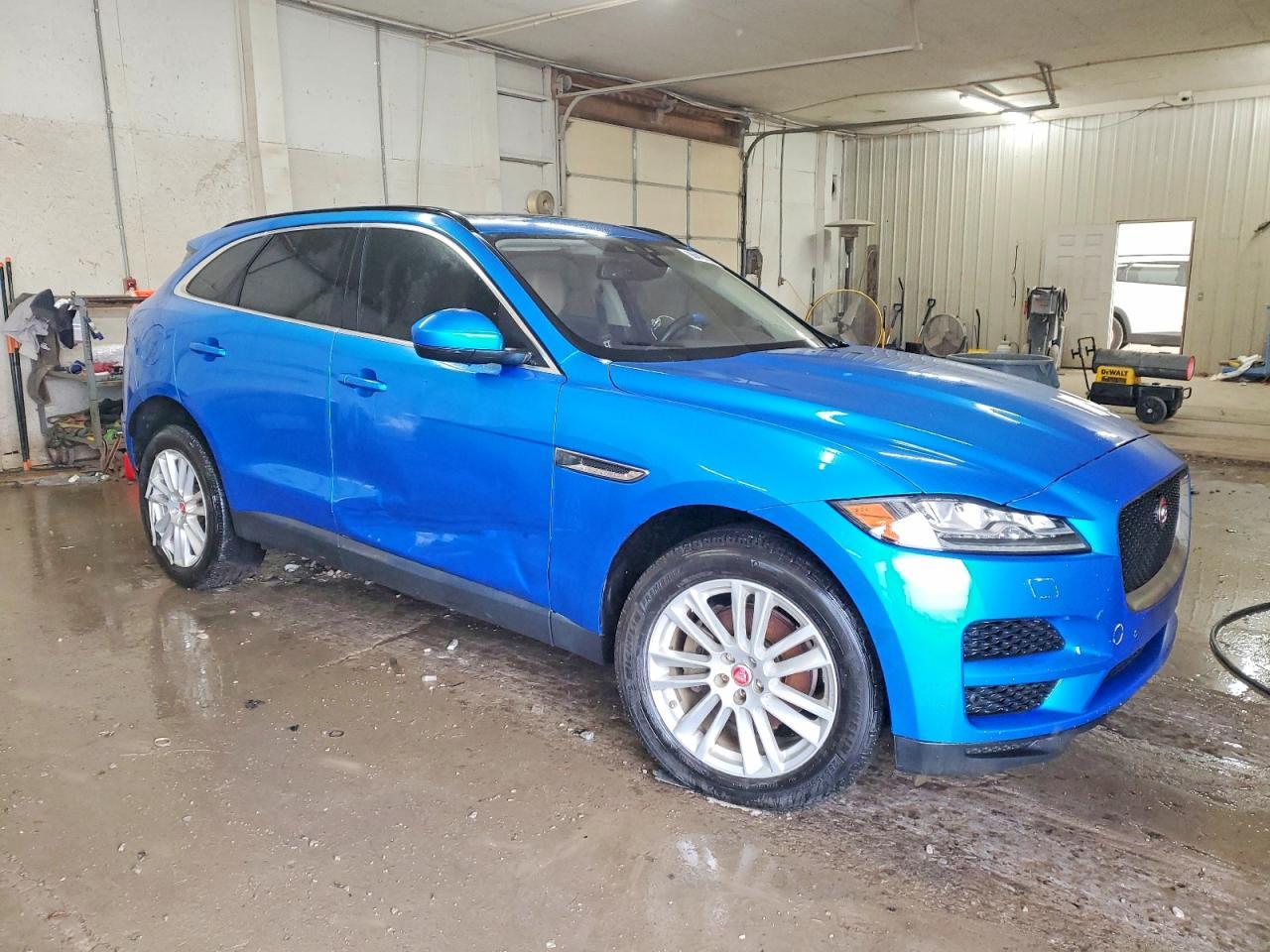 2017 JAGUAR F-Pace